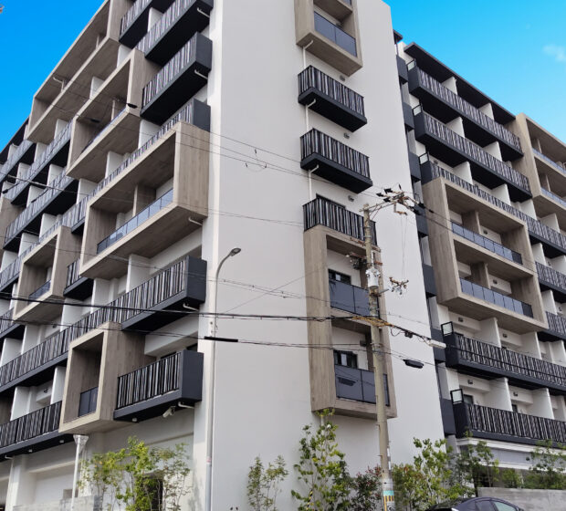 立体的にみせる形状でアンティーク調の色彩が映える